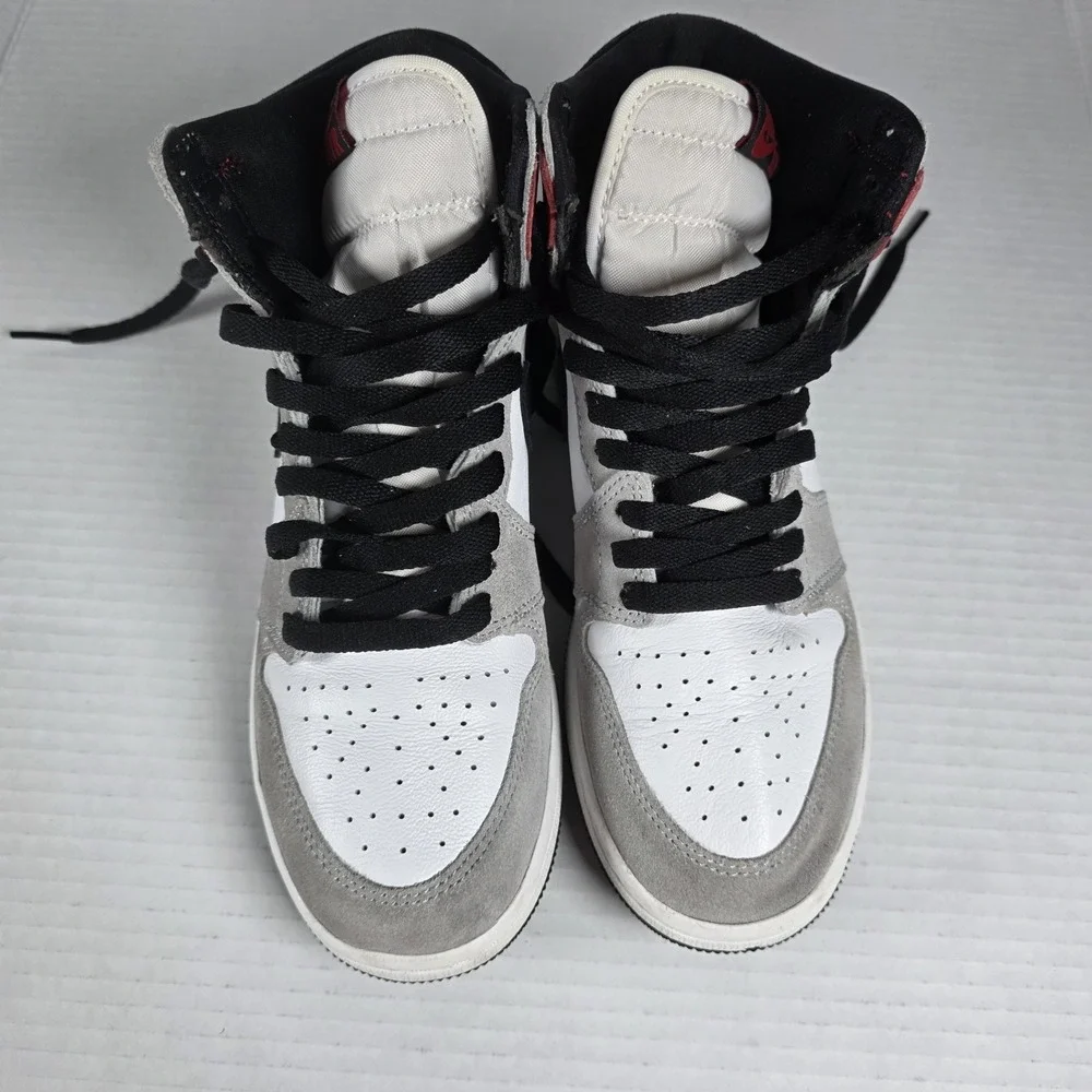 Nike Air Jordan 1 Retro‎ OG Light Smoke Grey GS Size 6.5Y 575441-126 YOUTH